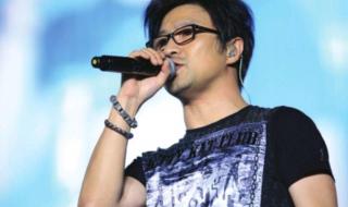 未曾开言先转腚 未曾开言先转腚